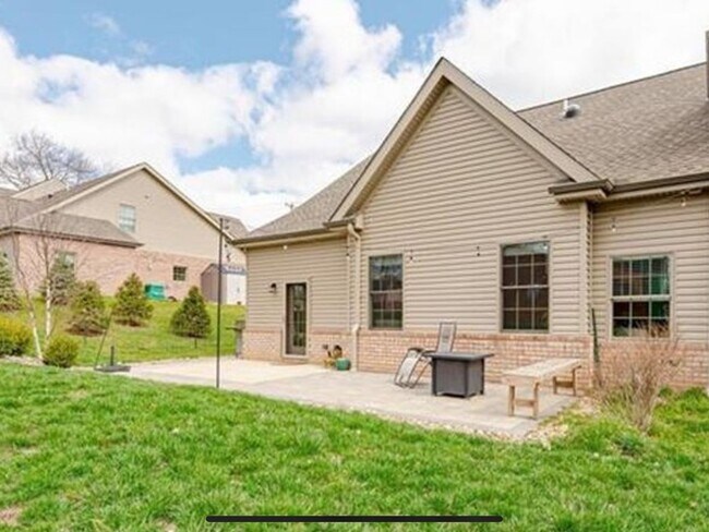 Building Photo - 3 Bedroom semi furnished Duplex type House in Imperial