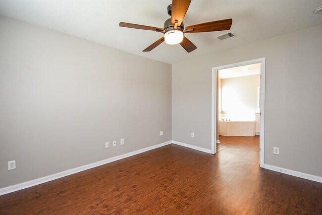 Building Photo - 6902 Manor Terrace Ln