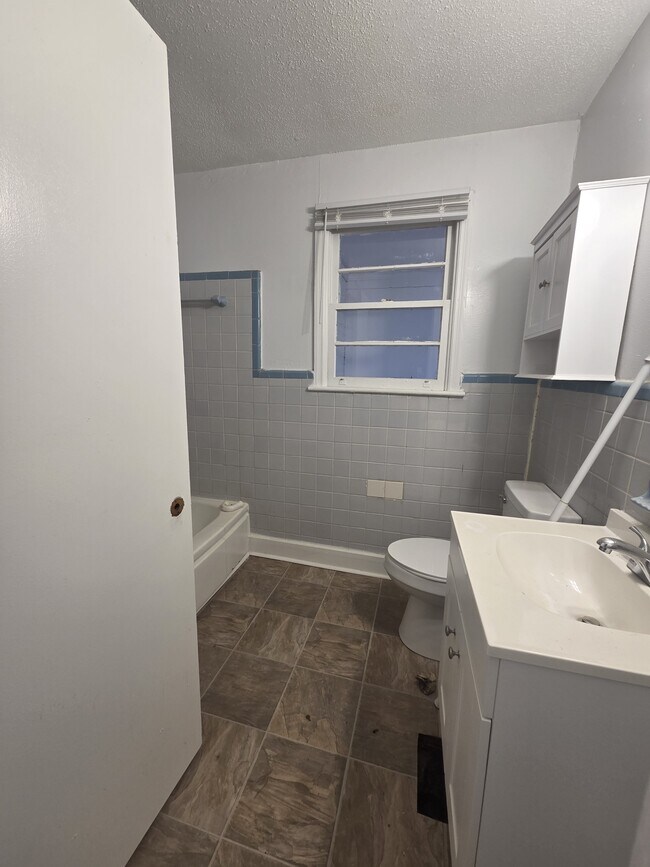 Building Photo - 2573 Dover St