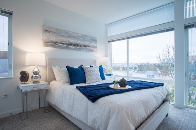 Building Photo - Stunning 3-Bed, 3.5-Bath Townhouse at Yesler Terrace – Private Rooftop Views!