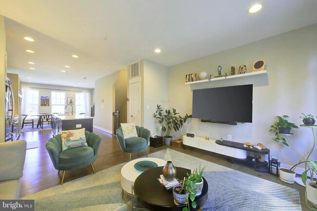 Building Photo - 719 Parkside Pl NE