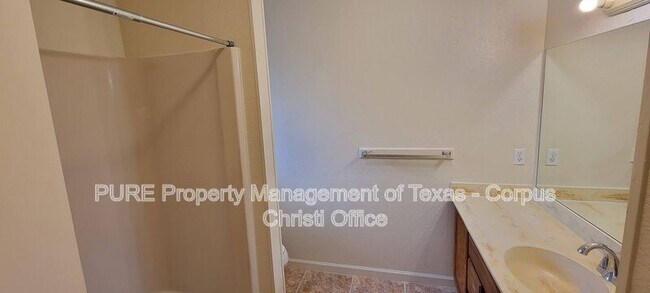 Building Photo - 2255 Lombardy Dr