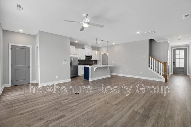 Building Photo - 8913 Kennebec Xing Dr