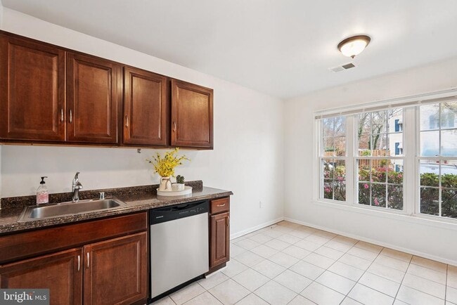 Building Photo - 5450 Lighthouse Ln