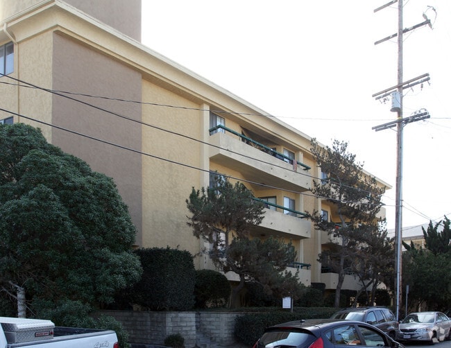 Building Photo - 110 Hurricane St