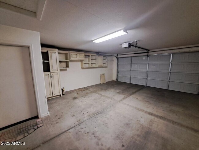 Building Photo - 3707 E Rolling Green Way