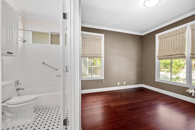 Building Photo - 4513 Avenue F