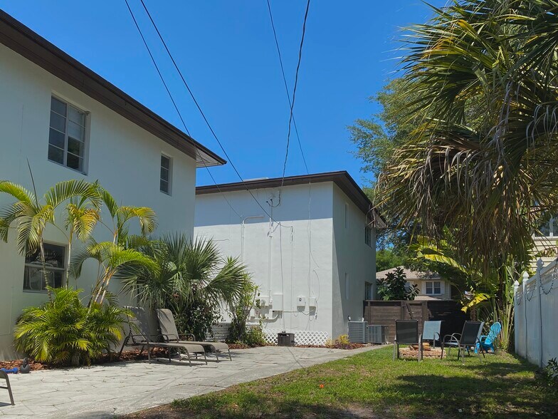 Building Photo - 306 14th Ave NE