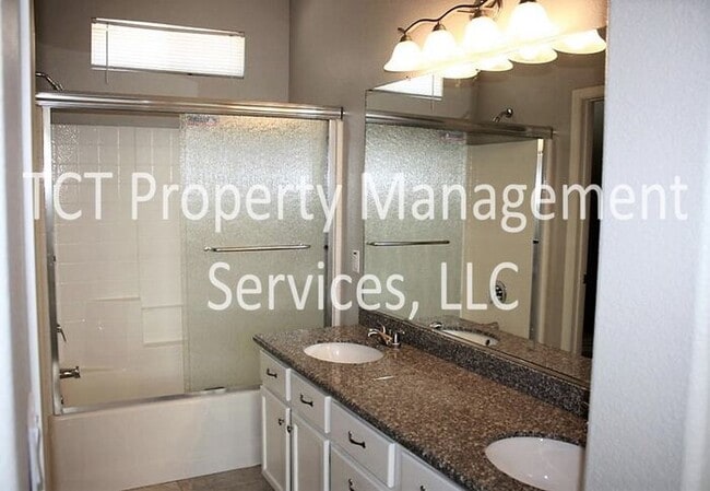 Building Photo - Beautiful 3 bedroom, 3 bathroom home in Mesa!