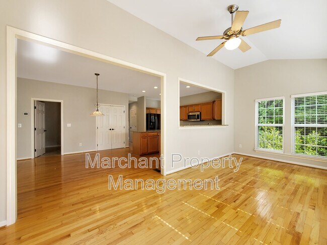 Building Photo - 15 Silverthorn Ct
