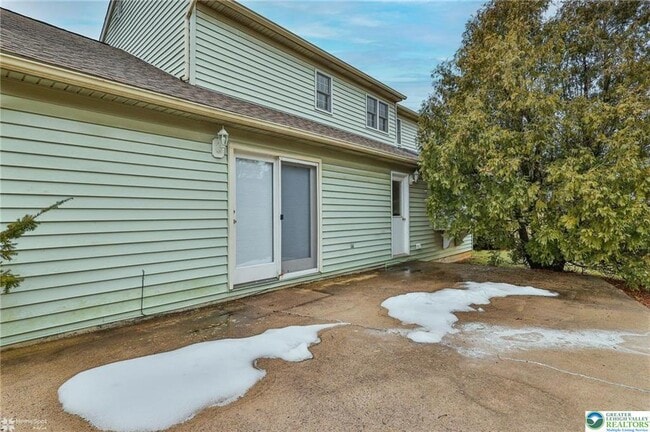 Building Photo - 4059 Wedgewood Rd