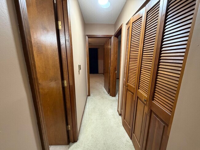 Building Photo - 2009 Waterfront Dr N