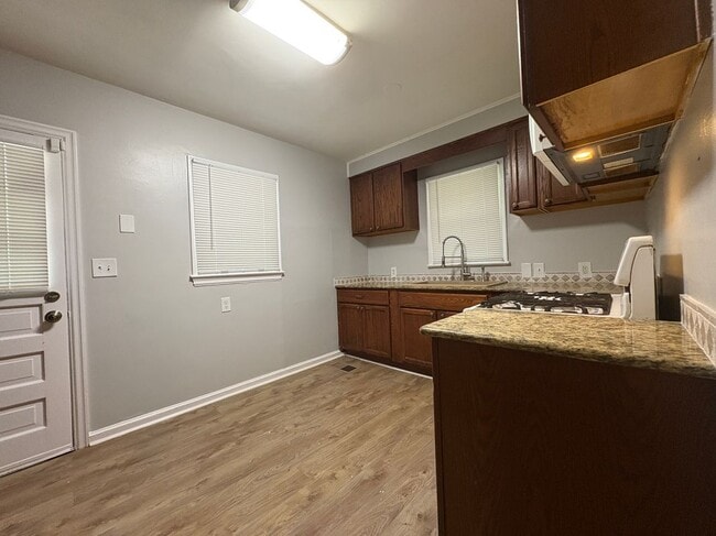 Building Photo - 3604 Pelzer Ave
