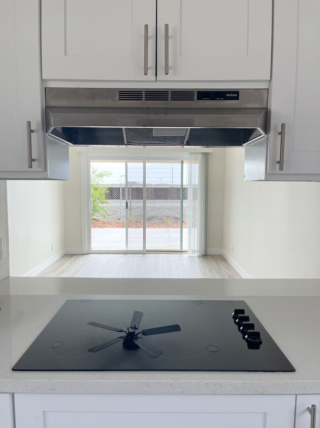 Building Photo - 3 bedroom 2 bath home in desired neighborhood