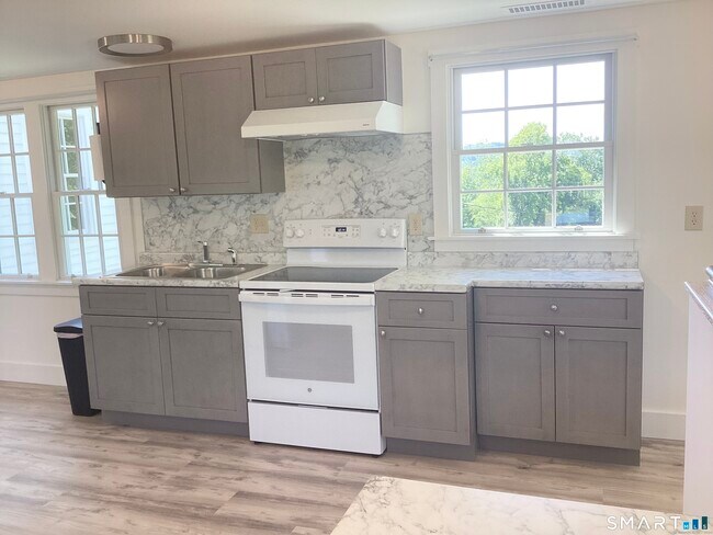 Building Photo - 533 Weekeepeemee Rd