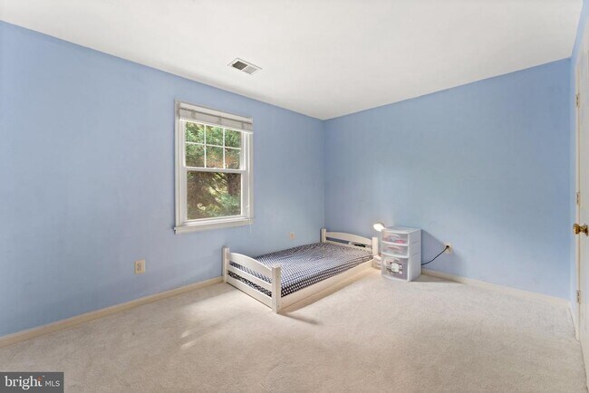 Building Photo - 8000 Sandburg Ct