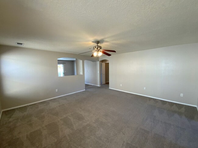Building Photo - 3 Bedroom Single Story Home Available in V...