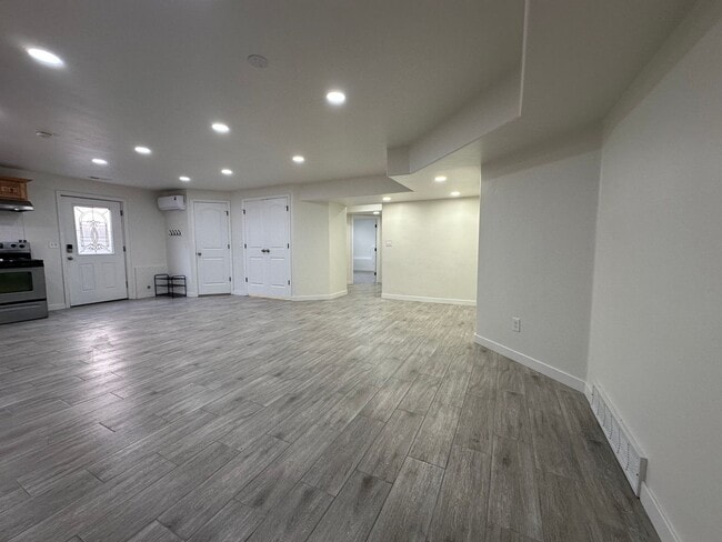 Building Photo - 4000 Mount Airey Dr