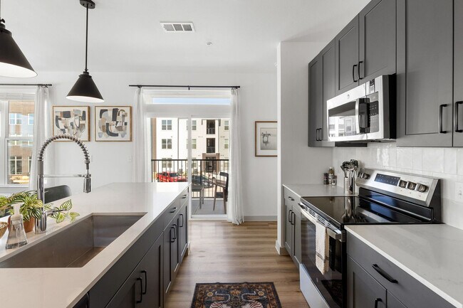 Building Photo - 1301 Leah Ave