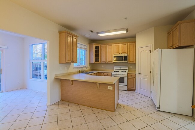 Building Photo - 641 Kirkcaldy Wy