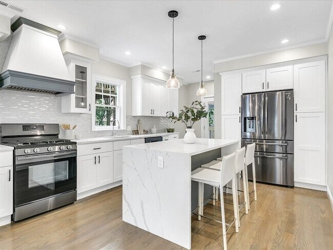 Building Photo - 18 Laurel St