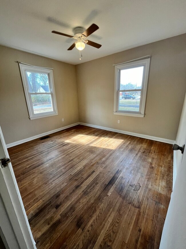 Building Photo - 600 Glendale Pl