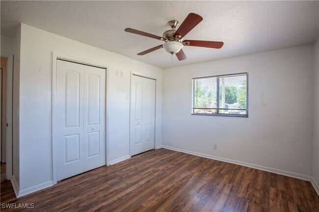 Building Photo - 8109 Sanibel Blvd