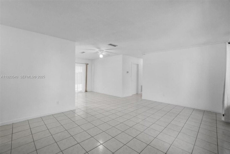 Building Photo - 601 SW 64th Pky