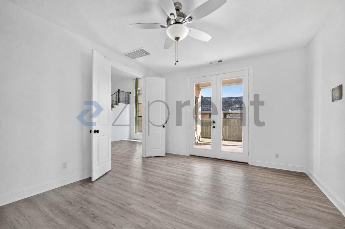Building Photo - Unit