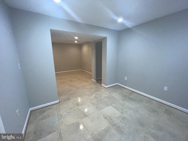 Building Photo - 6463 Honey Tree Ct