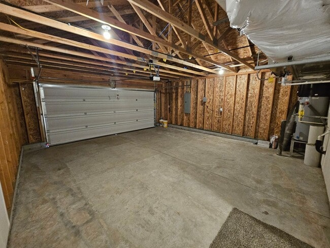 Building Photo - Beautifully Home in the Valley