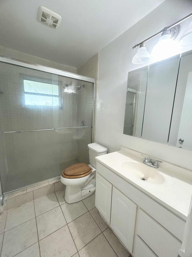 Building Photo - 4 Bedroom Cape Coral