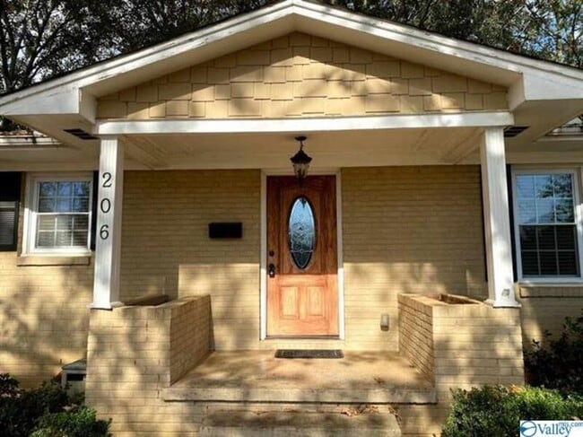 Building Photo - 206 Westchester Ave SW