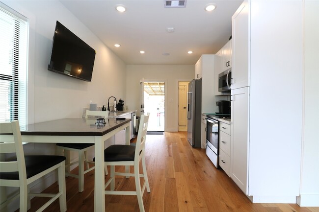 Building Photo - 5506 Avenue Q