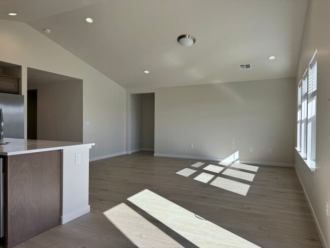 Building Photo - 7565 E Edison St