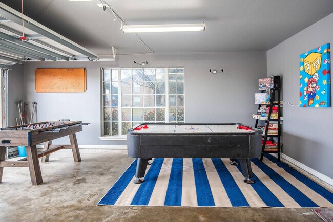 Building Photo - 7418 Lake Livingston Dr