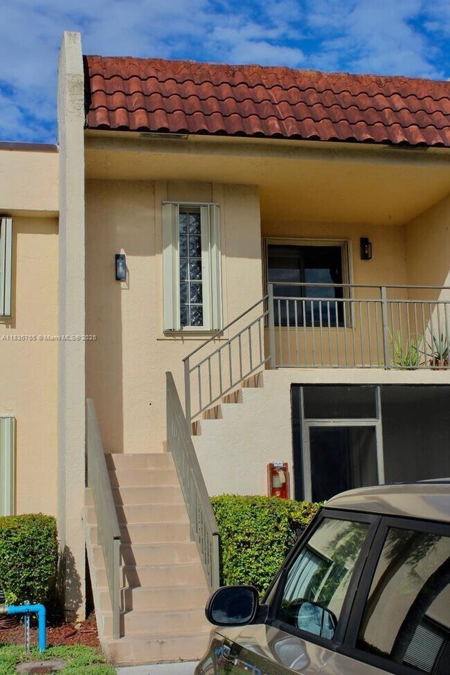 Building Photo - 16471 Blatt Blvd