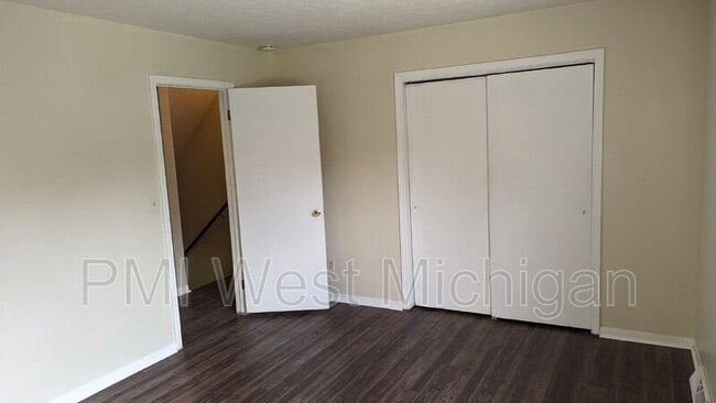 Building Photo - 6071 In the Pines Dr SE