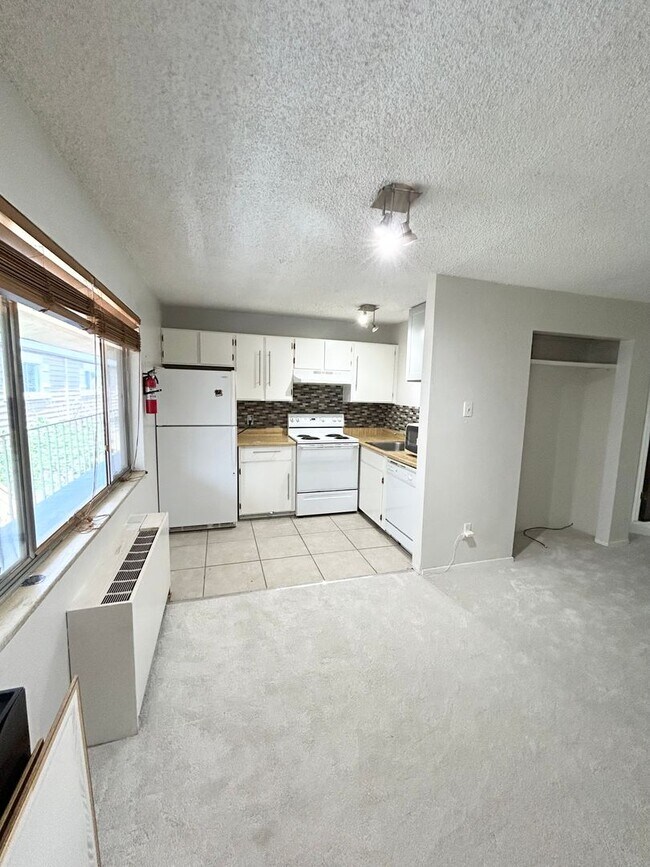 Building Photo - Move-In Ready 1-Bed Near Campus