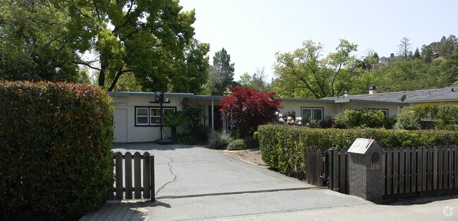 Primary Photo - 1791 Castle Hill Rd