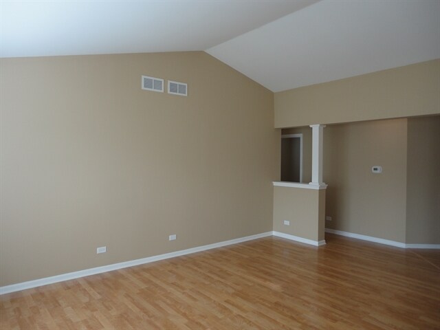 Building Photo - 546 Lakeview Dr