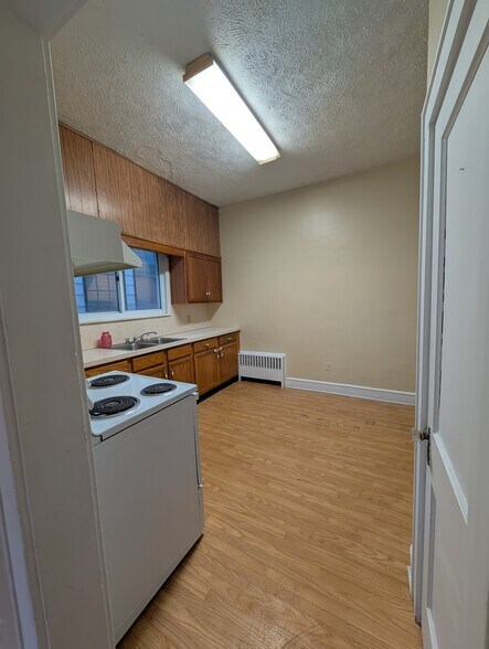 Building Photo - 411 W Diamond Ave