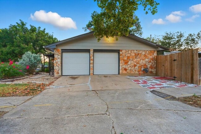 Building Photo - 9901 Chukar Bend