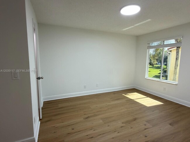 Building Photo - 12840 Vista Isles Dr