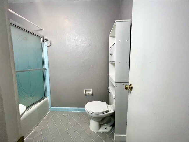 Building Photo - 1925 14th Ave N