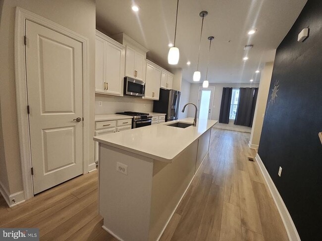 Building Photo - 6730 Belcrest Rd