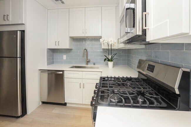 Building Photo - 1018 S Bruce Ln