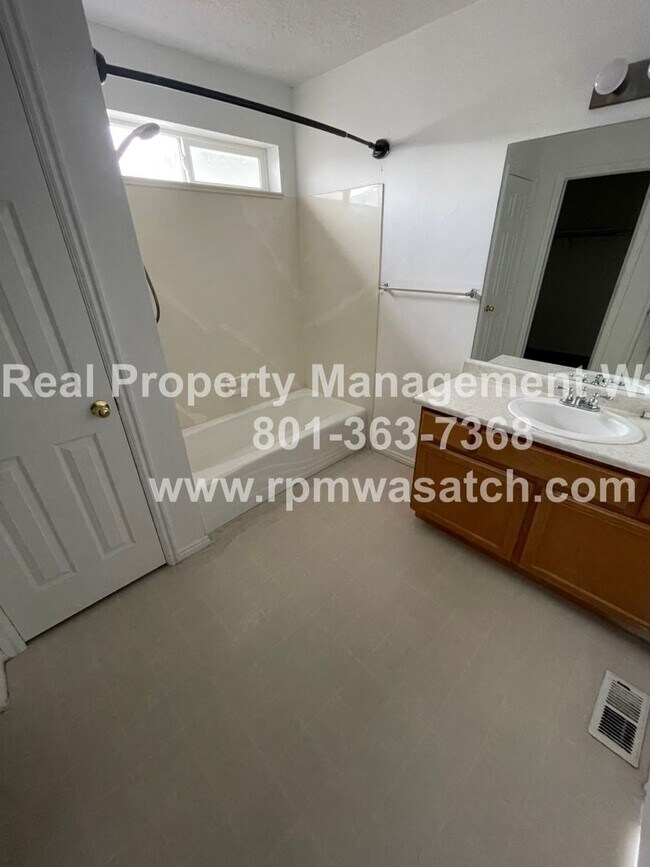 Building Photo - Perfect Multi Level home in West Vally City Utah