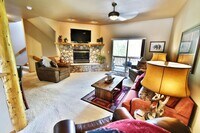 Building Photo - 33 Skyline Dr