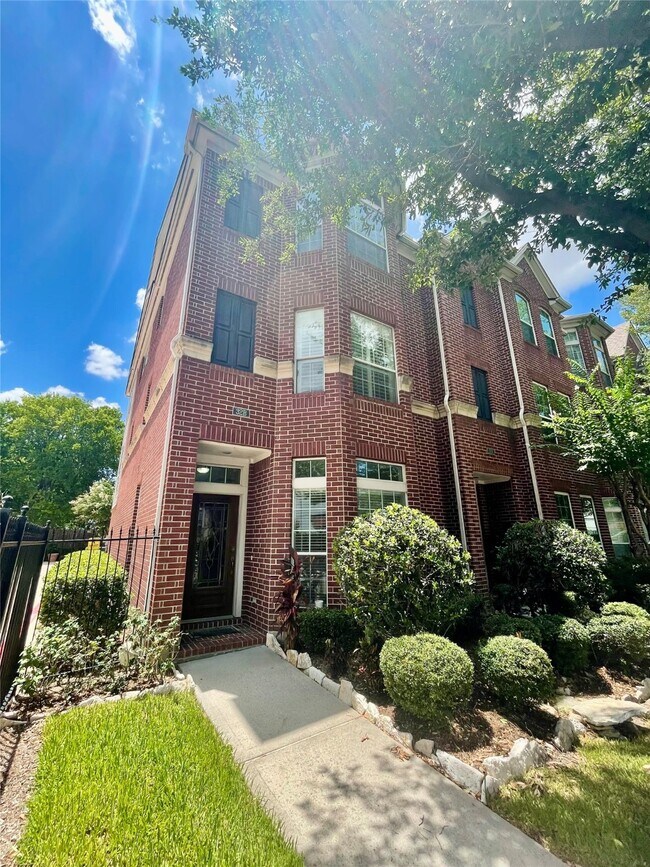 Primary Photo - 32 Waugh Dr